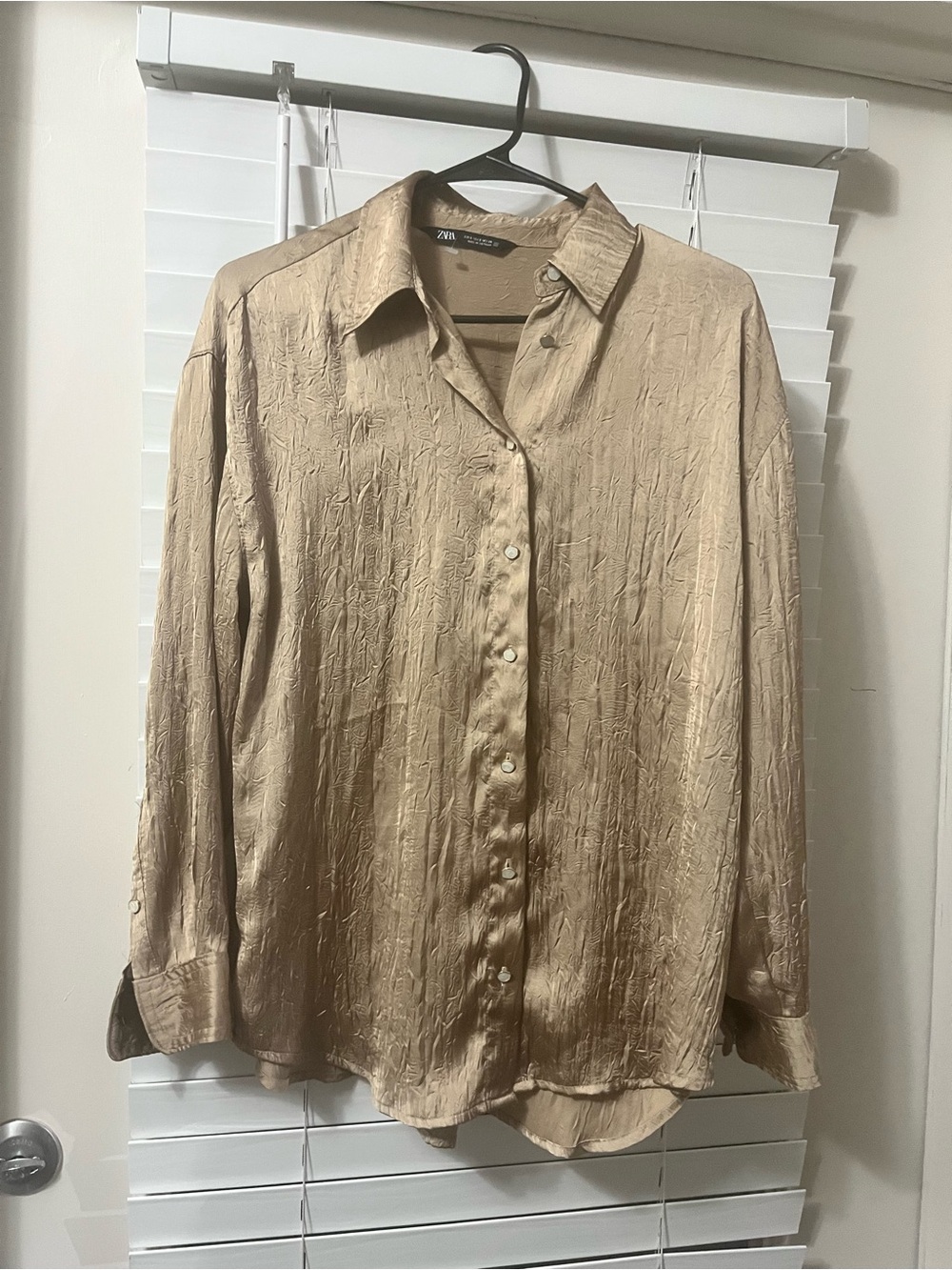 Zara Women's Light Beige Crinkled Satin Button-Down Shirt